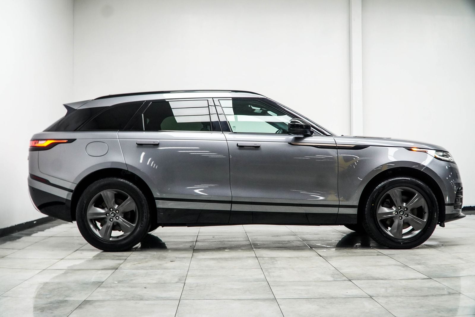 2022 Land Rover Range Rover Velar P250 R-Dynamic S