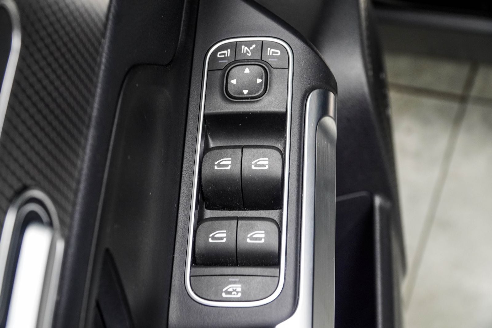 2023 Mercedes-Benz EQB 250+ Base