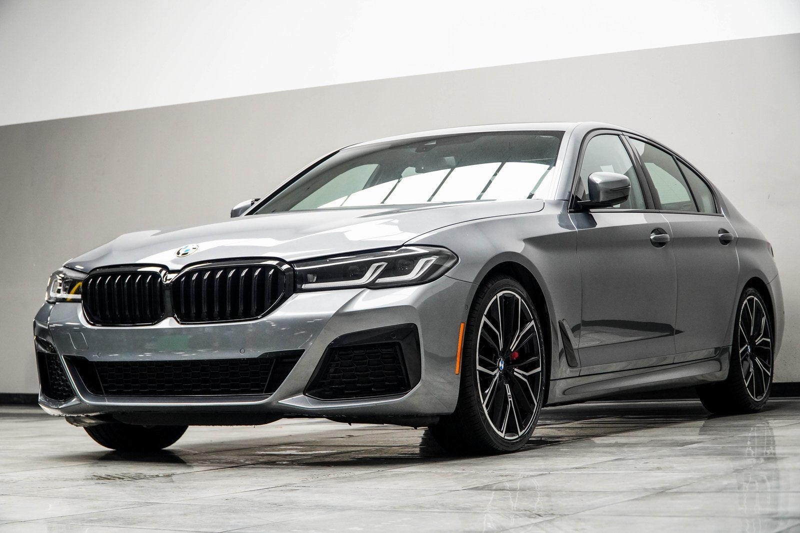 2023 BMW 5 Series 530i