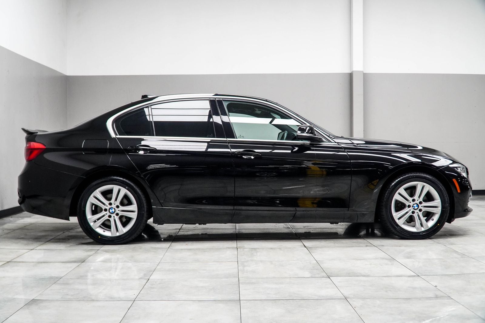 2018 BMW 3 Series 330i xDrive