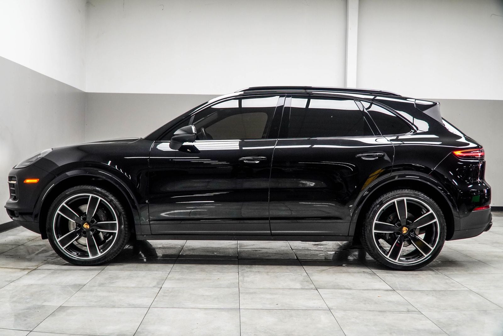 2023 Porsche Cayenne Platinum Edition