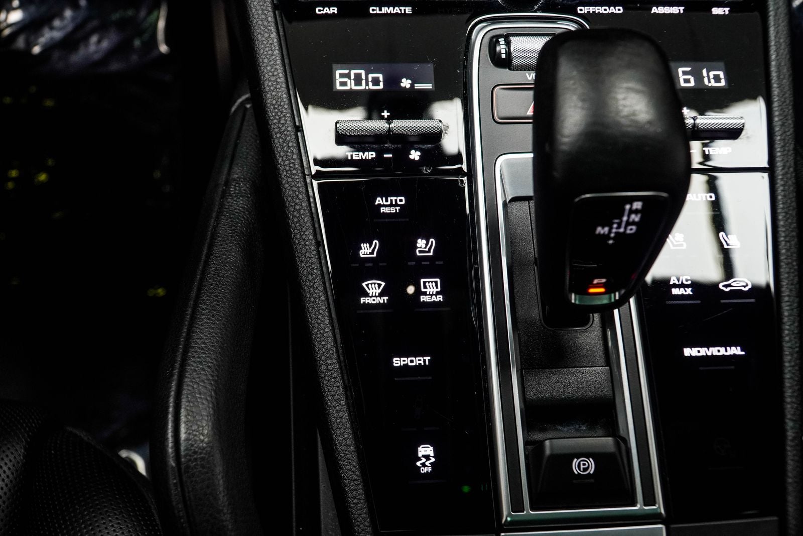 2023 Porsche Cayenne Platinum Edition