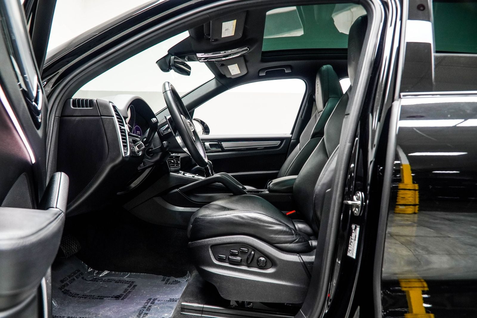 2023 Porsche Cayenne Platinum Edition