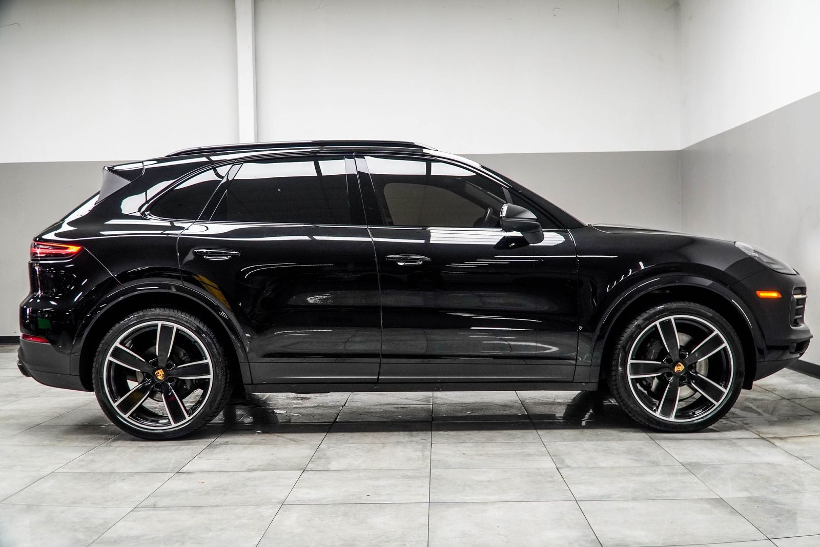 2023 Porsche Cayenne Platinum Edition