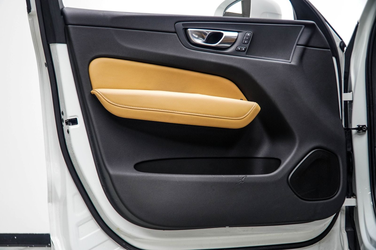 2020 Volvo XC60 T5 Momentum