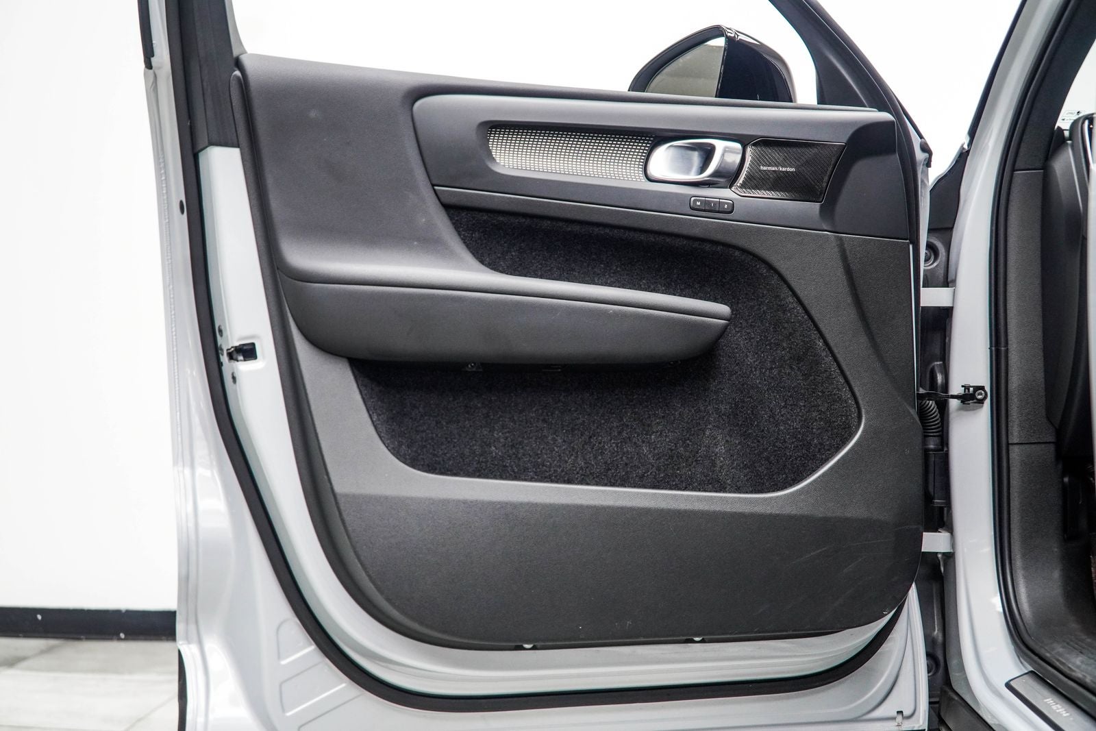 2022 Volvo XC40 Recharge Pure Electric P8 Ultimate
