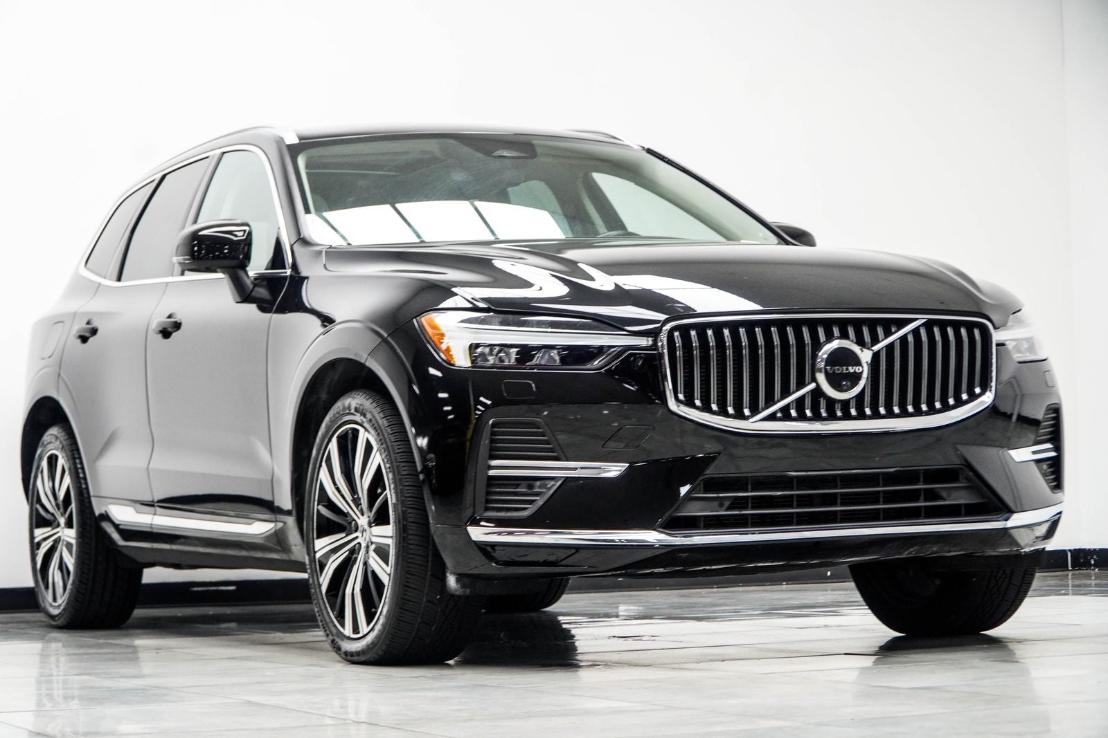 2023 Volvo XC60 B5 Plus Bright Theme