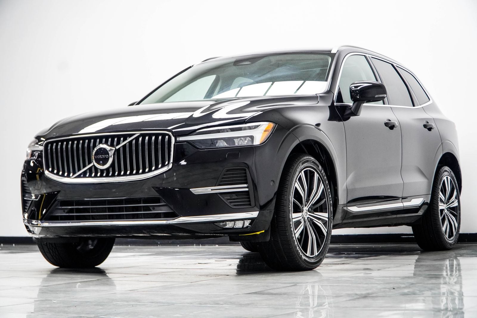 2023 Volvo XC60 B5 Plus Bright Theme