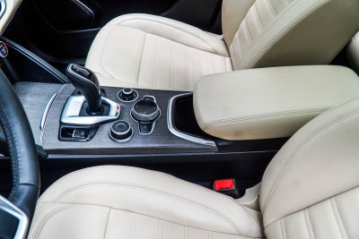 2023 Alfa Romeo Stelvio Base