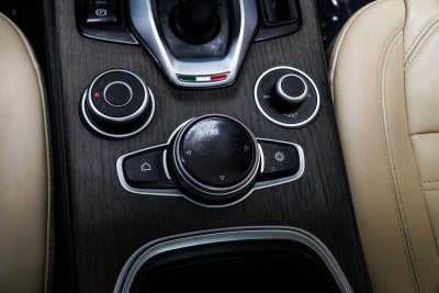 2023 Alfa Romeo Stelvio Base