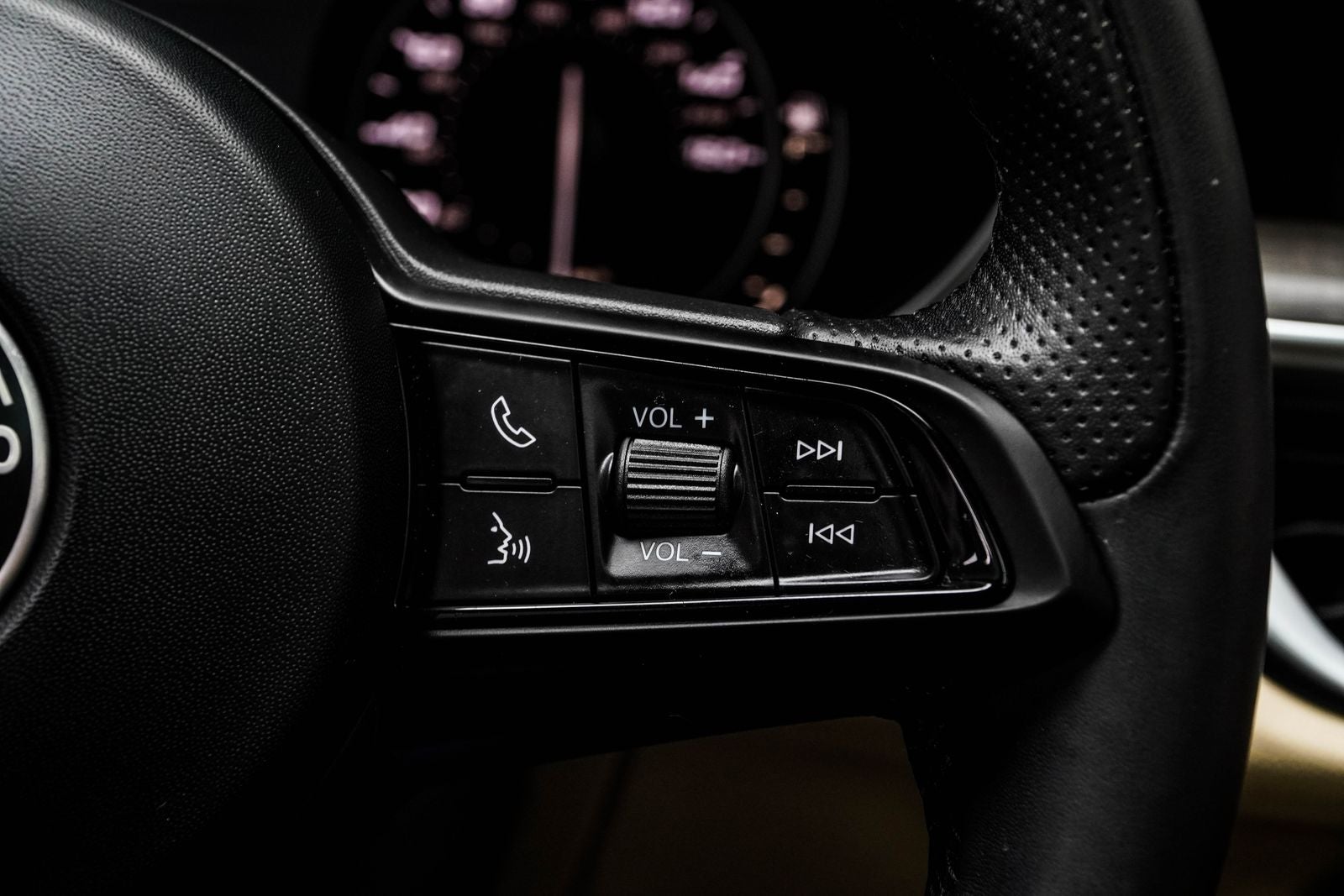 2023 Alfa Romeo Stelvio Base