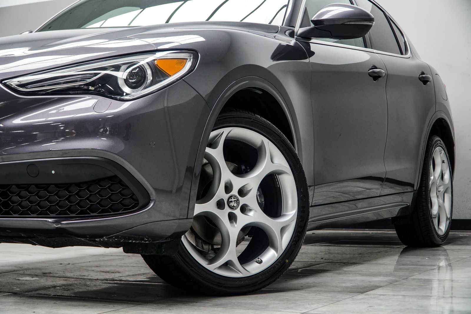 2023 Alfa Romeo Stelvio Base