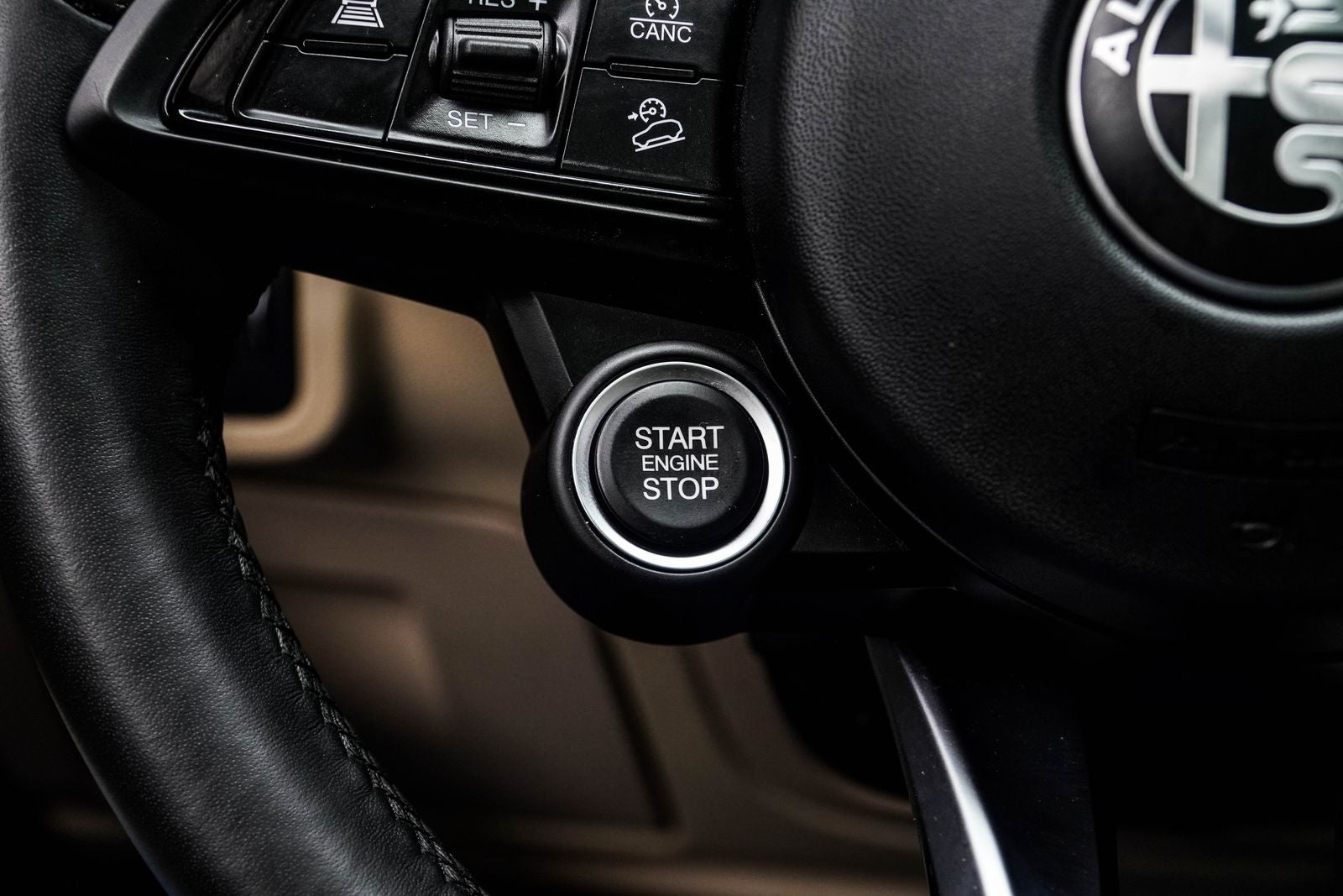 2023 Alfa Romeo Stelvio Base