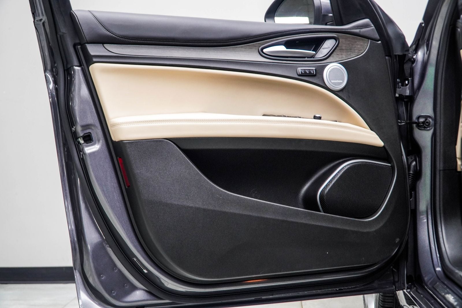 2023 Alfa Romeo Stelvio Base