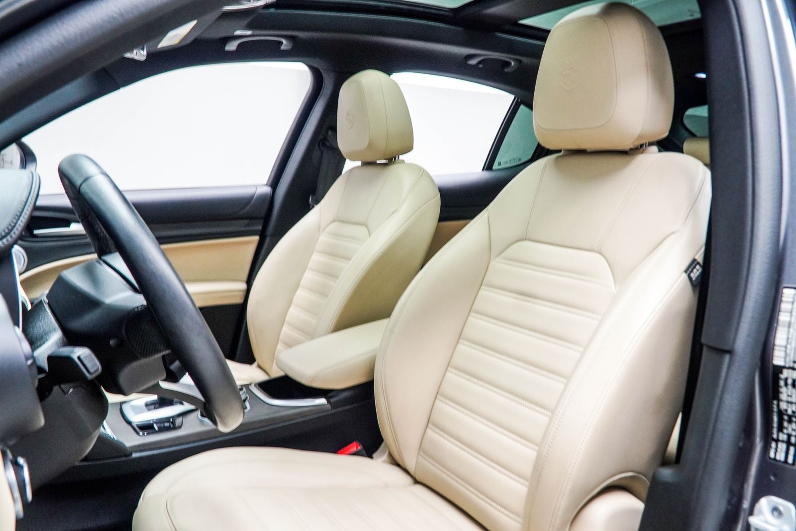 2023 Alfa Romeo Stelvio Base