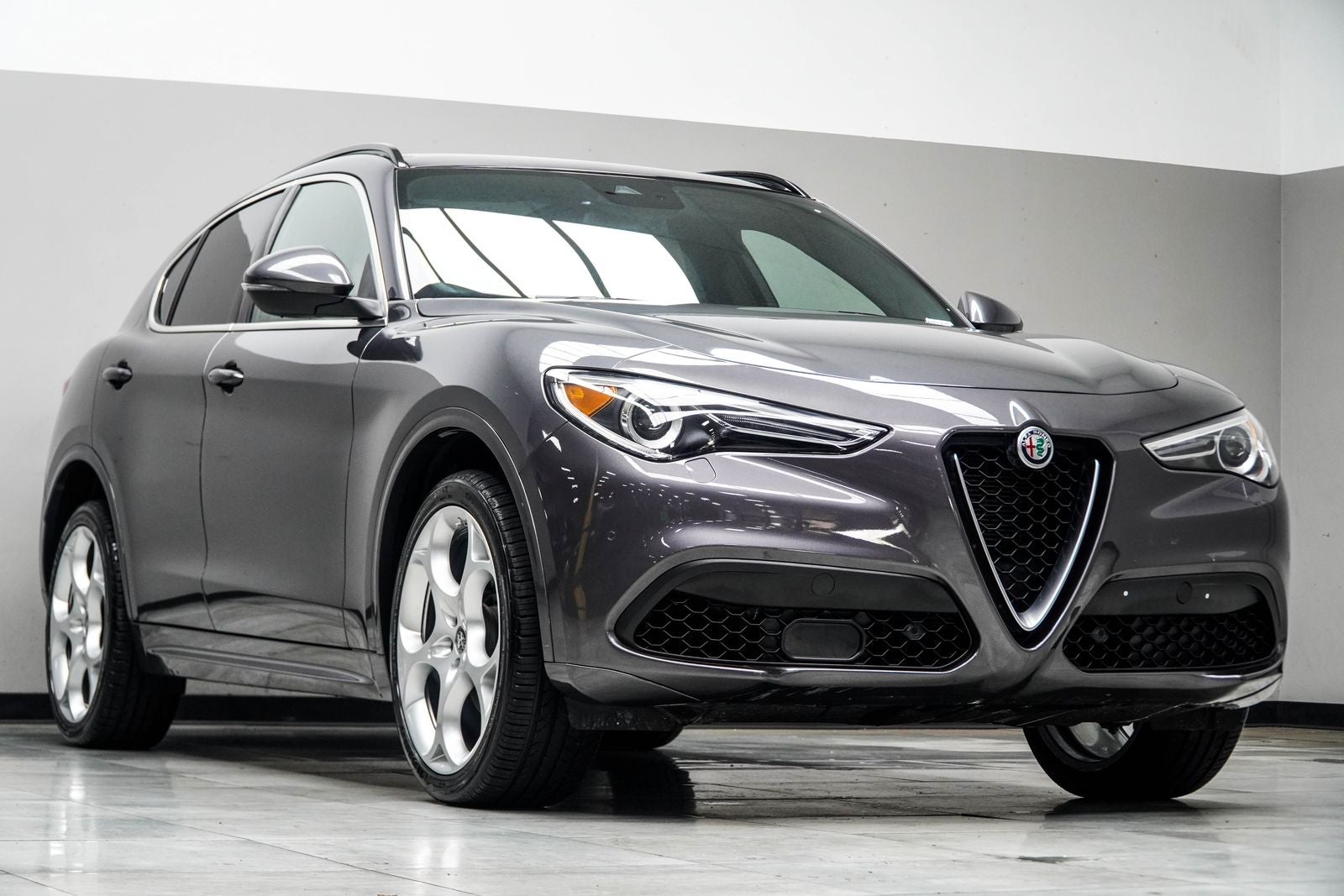 2023 Alfa Romeo Stelvio Base