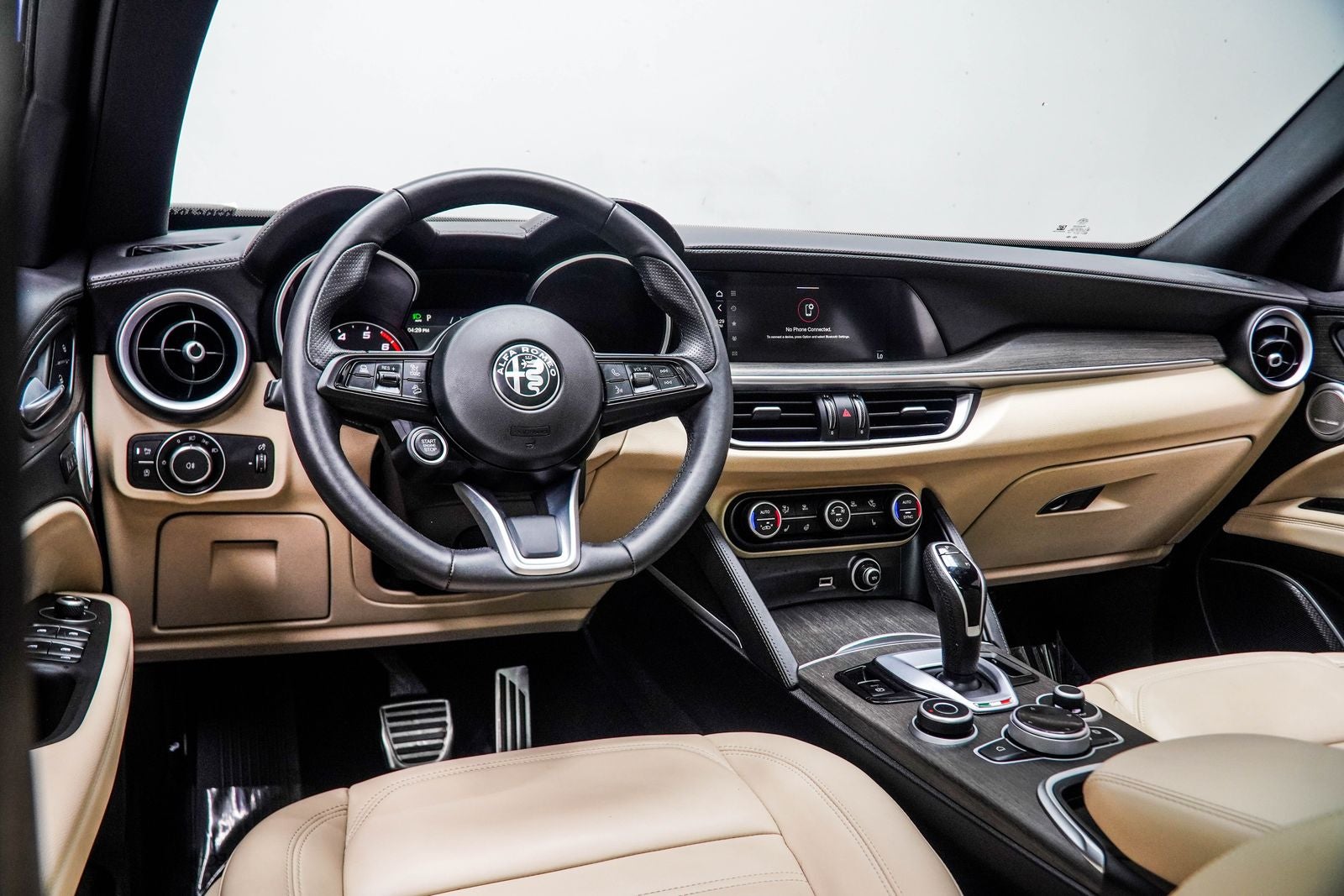 2023 Alfa Romeo Stelvio Base