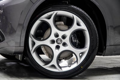 2023 Alfa Romeo Stelvio Base