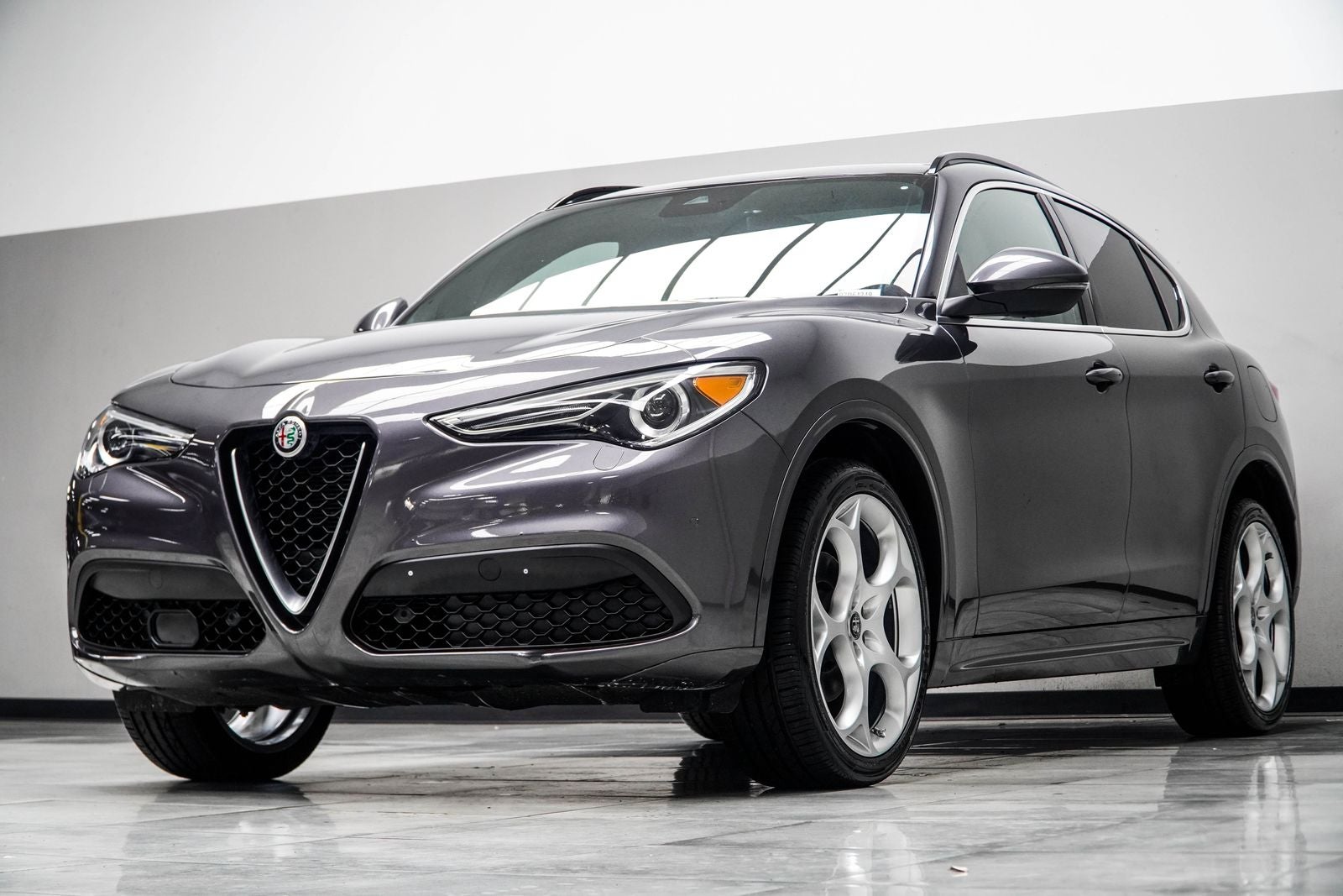2023 Alfa Romeo Stelvio Base
