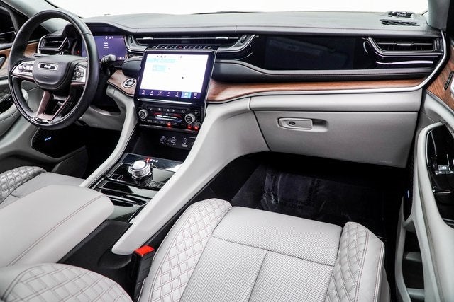 2022 Jeep Grand Cherokee Summit