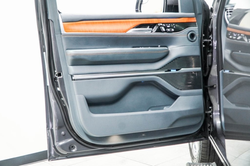 2022 Jeep Grand Wagoneer Series II