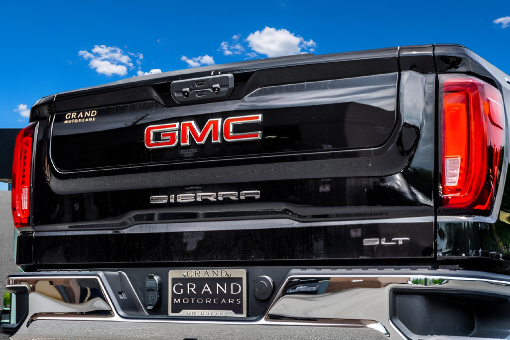 2025 GMC Sierra 1500 SLT