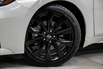 2023 Nissan Maxima SR