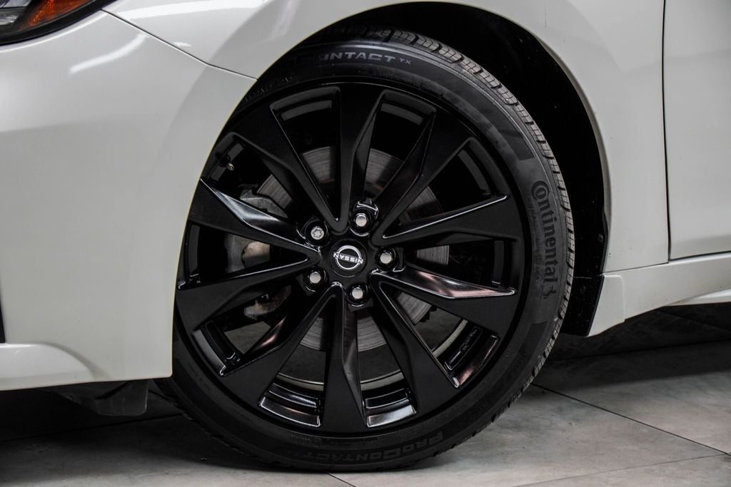 2023 Nissan Maxima SR