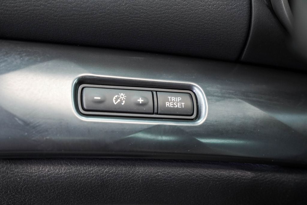 2023 Nissan Maxima SR