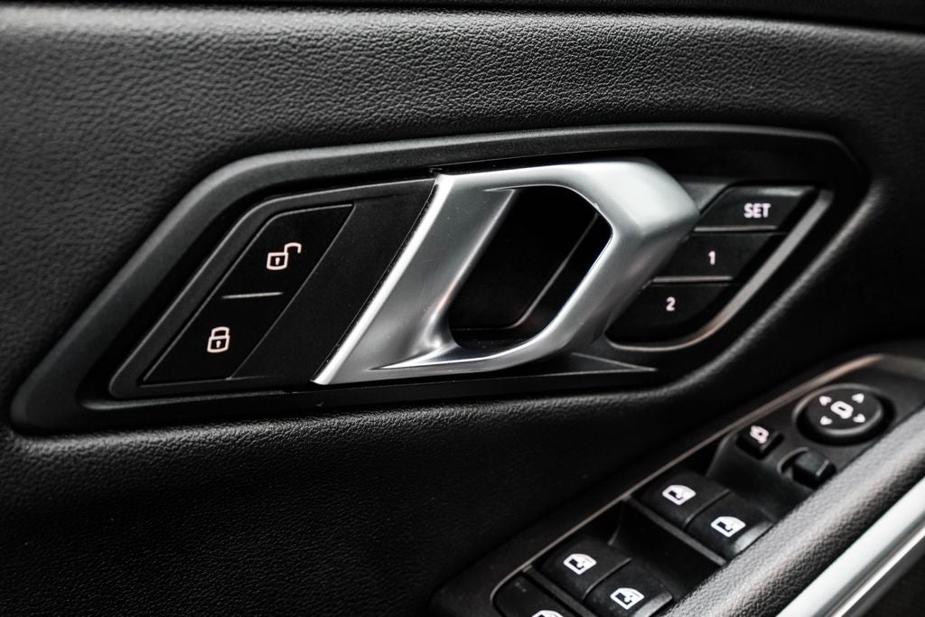 2025 BMW 3 Series 330i xDrive