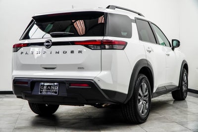 2025 Nissan Pathfinder SV