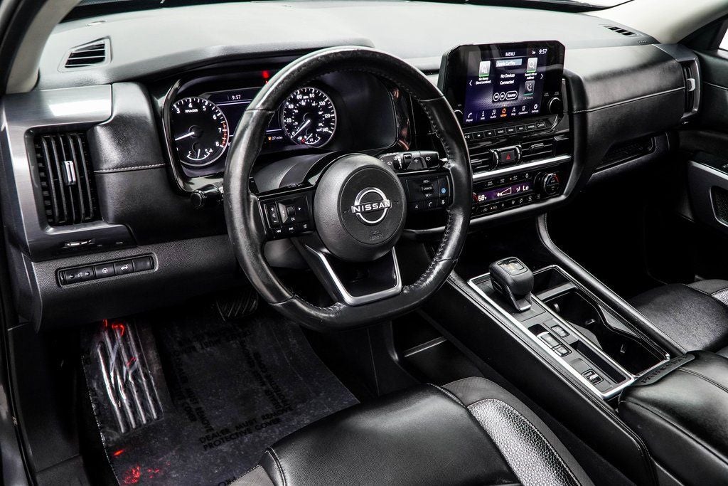 2022 Nissan Pathfinder SL