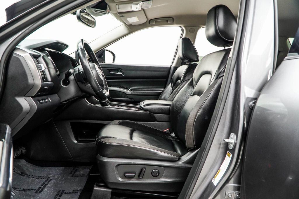 2022 Nissan Pathfinder SL