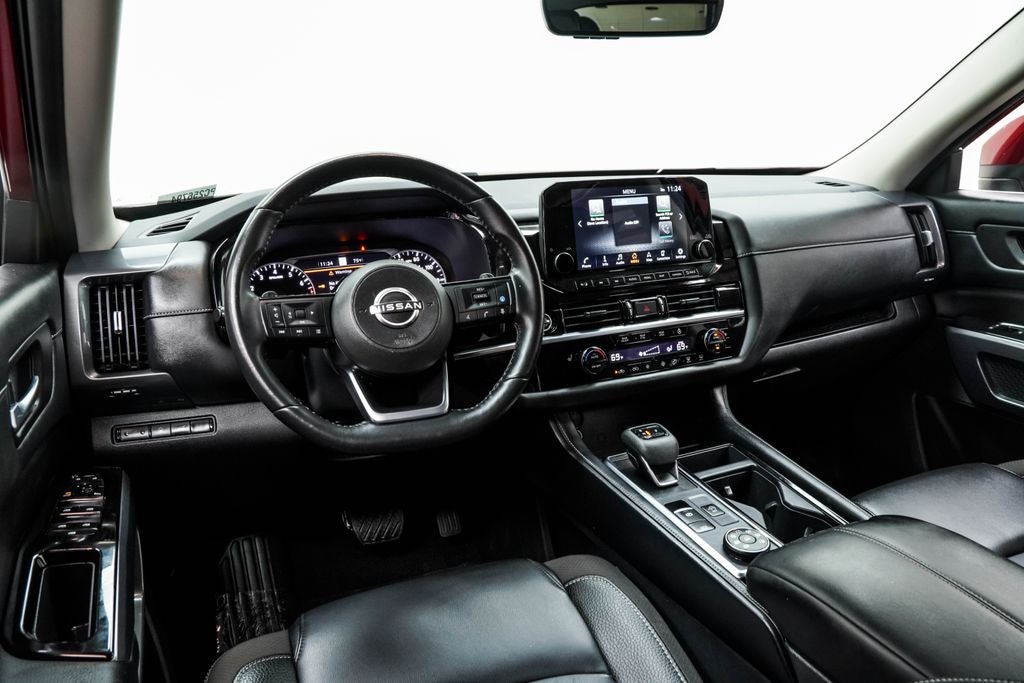 2023 Nissan Pathfinder SL