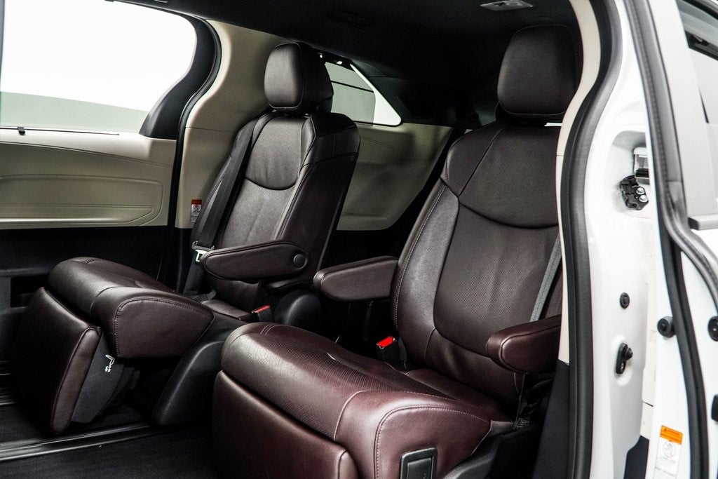 2023 Toyota Sienna Platinum 7 Passenger