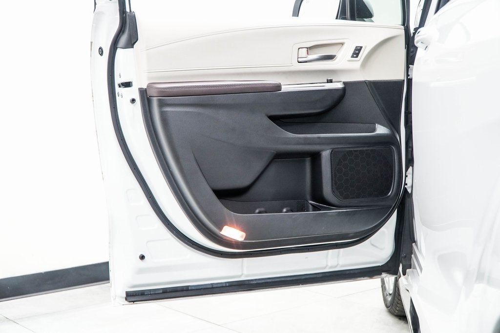 2023 Toyota Sienna Platinum 7 Passenger