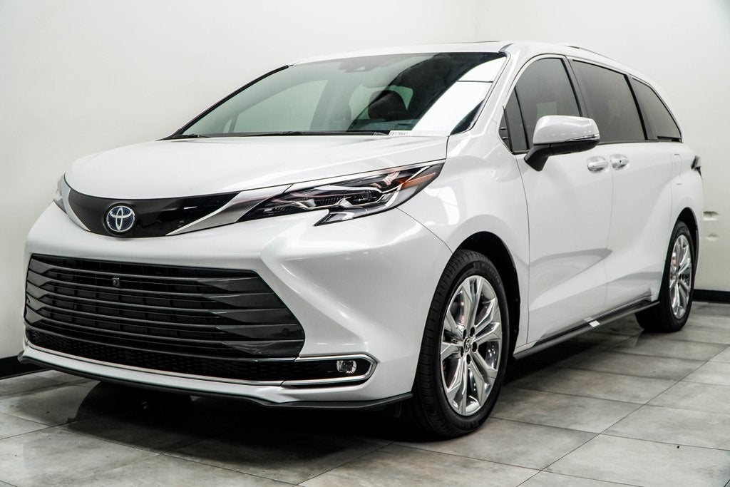 2023 Toyota Sienna Platinum 7 Passenger