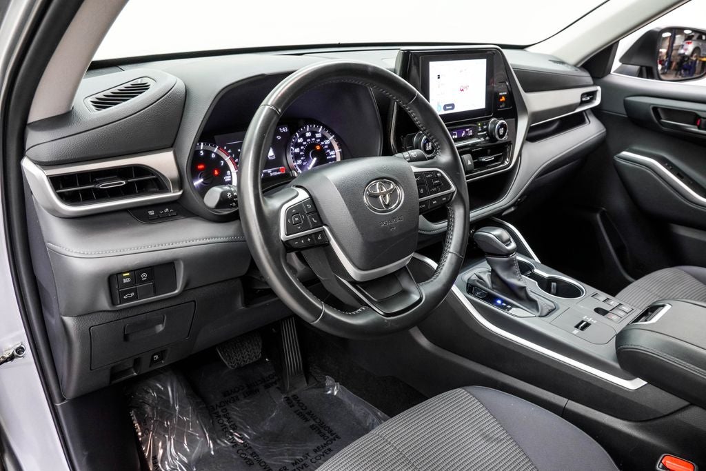2025 Toyota Highlander LE