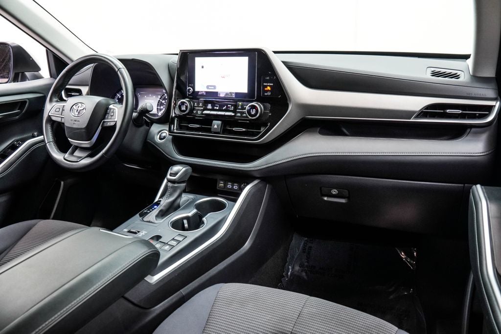 2025 Toyota Highlander LE