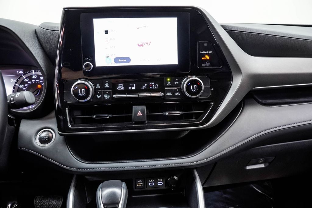 2025 Toyota Highlander LE