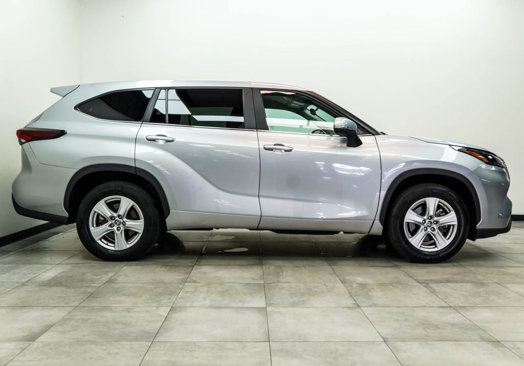 2025 Toyota Highlander LE