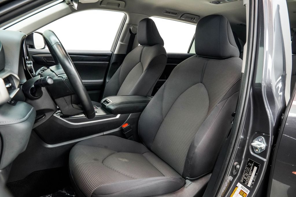 2025 Toyota Highlander LE
