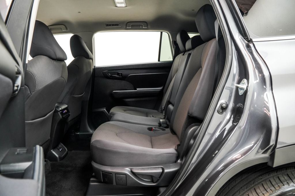 2025 Toyota Highlander LE