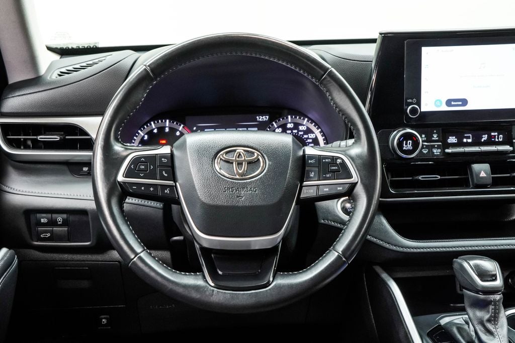 2025 Toyota Highlander LE