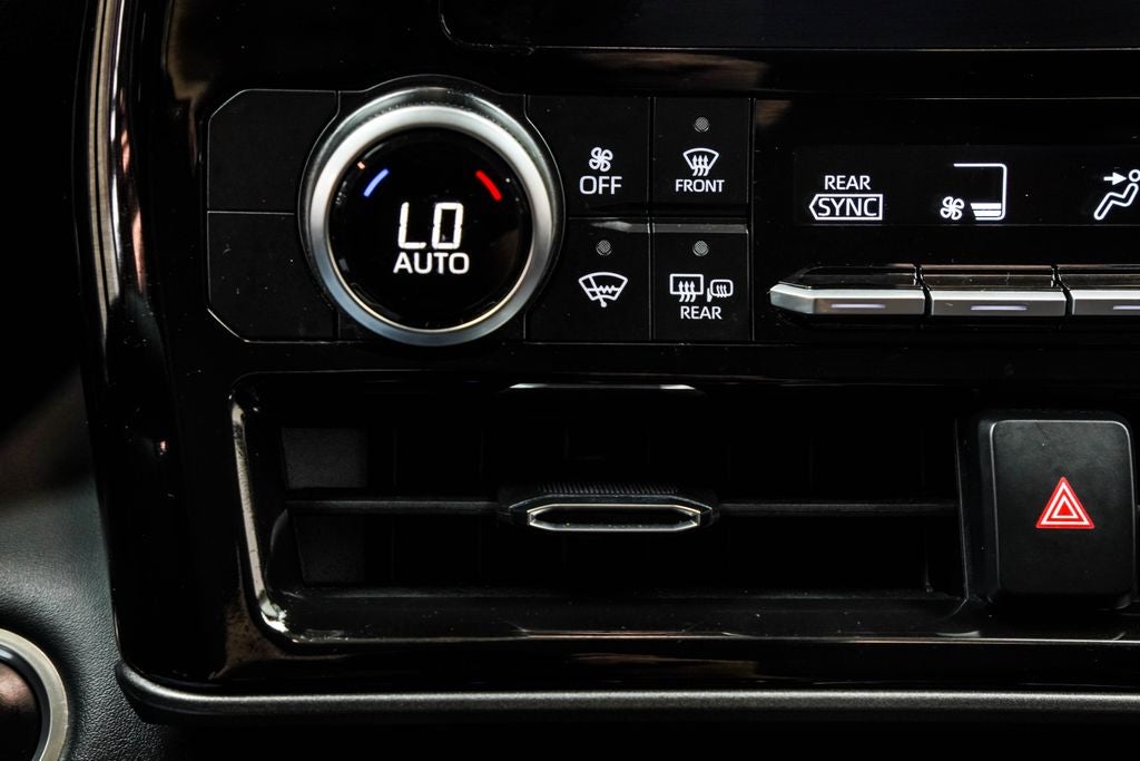 2025 Toyota Highlander LE