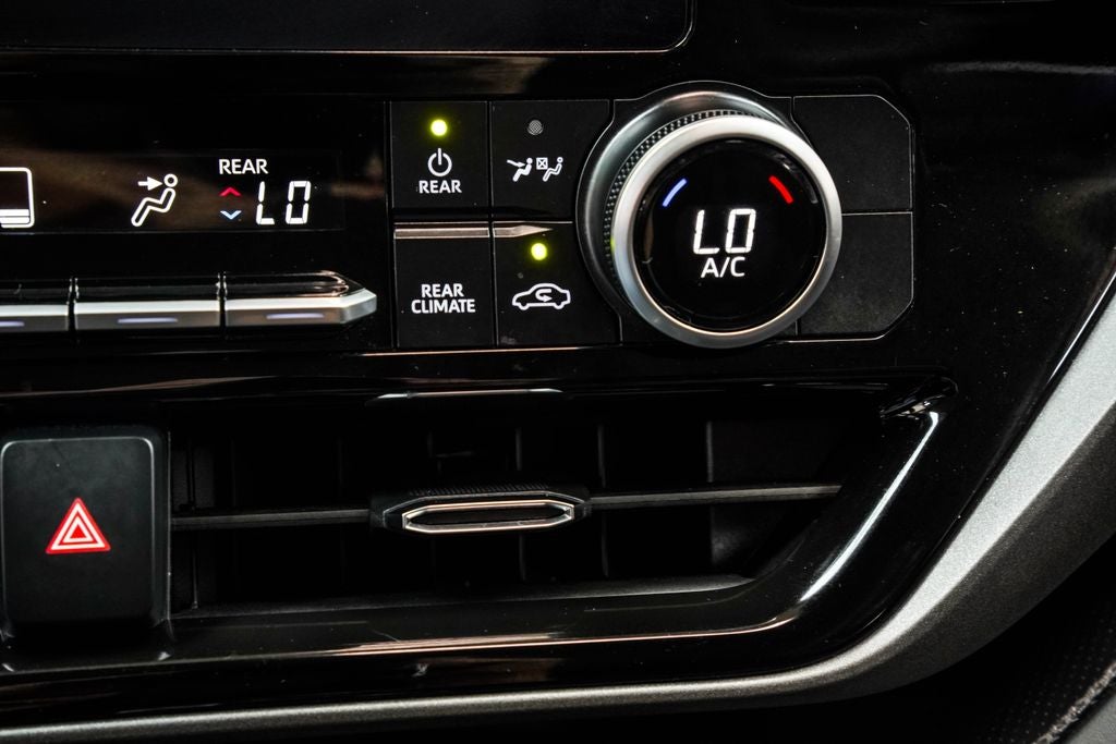 2025 Toyota Highlander LE