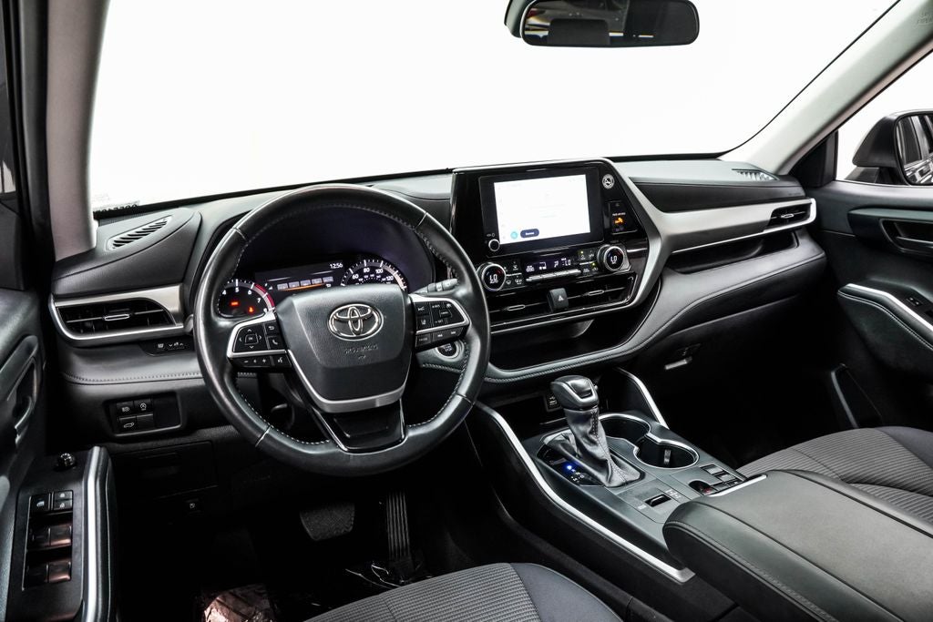 2025 Toyota Highlander LE