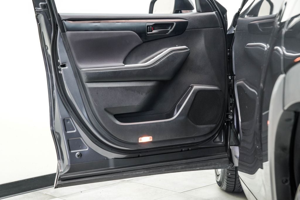 2025 Toyota Highlander LE