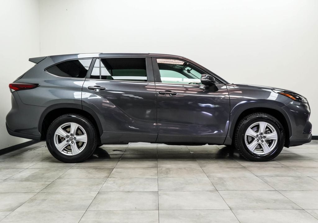 2025 Toyota Highlander LE