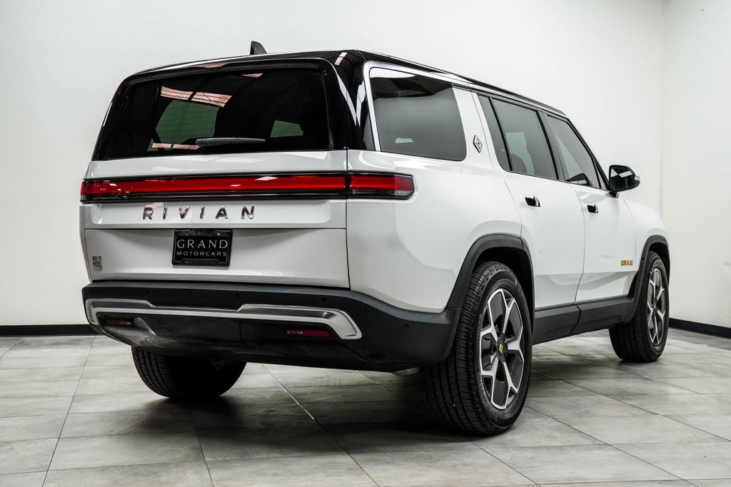 2023 Rivian R1S Adventure